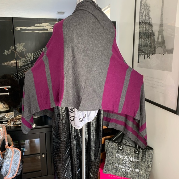 Cape - Picture 2 of 7